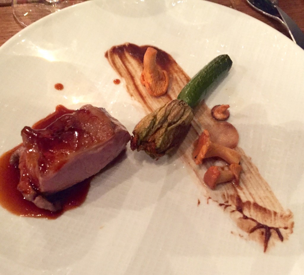 Selle d'agneau, courgette farcie, et girolles