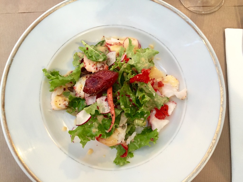 Salade Homard breton mangue et fraise