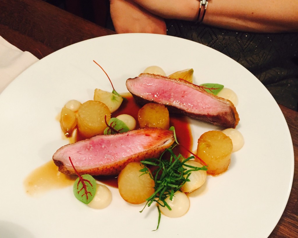 Filet de canette rôti, navet fondant glacé au jus