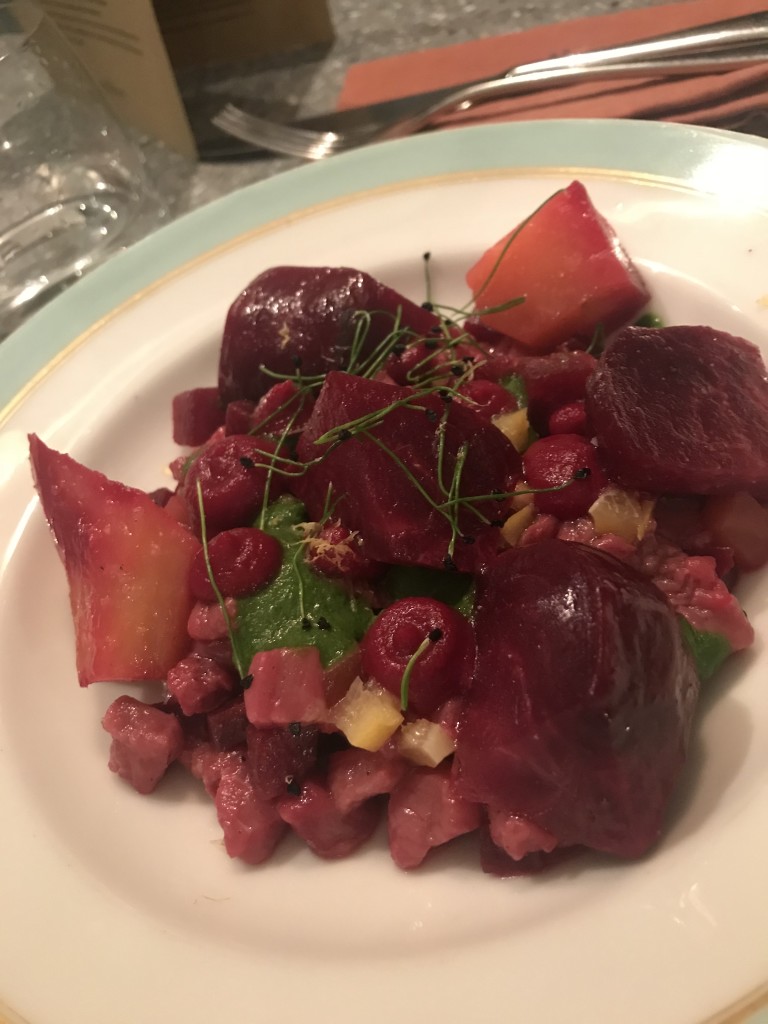 Tartare de boeuf, betteraves rondes et chioggia