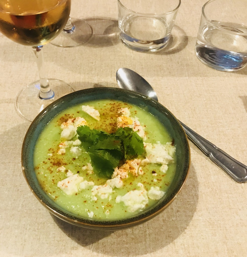 Gaspacho de concombre, coriandre et feta